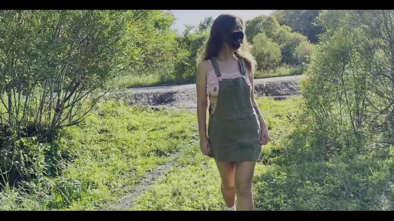 Juli Smith Meow: Passeggiata sexy all'aperto