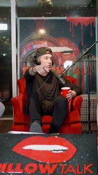Tiktok Mogul Aaron Vankampen dostane podivné v zámcích!