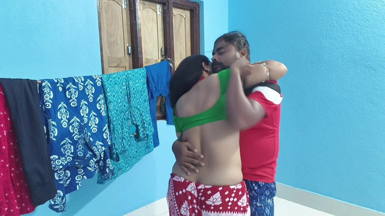 Sona bhabhi: Moglie del villaggio indiano che scopa dal suo vero fratellastro...