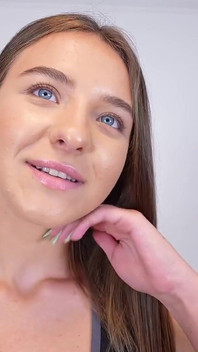 Yoga pantolonlu muhteşem 18 yaşındaki Ukraynalı kadın kılıklı moore modelleri ve ajan tarafından sikiliyor