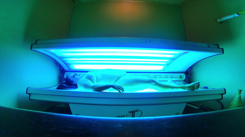 SexyNEBBW: Sexy BBW playing tanning bed