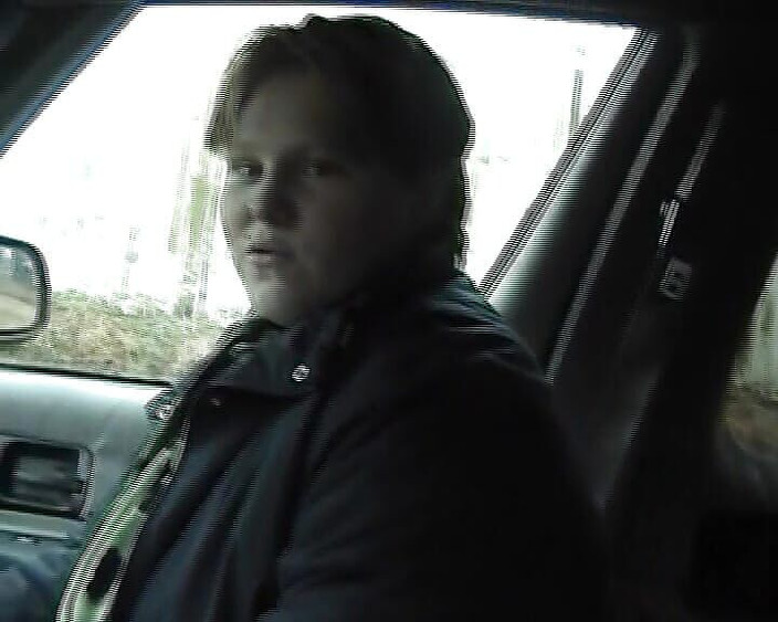 Porno kino: 一个微胖的德国女士喜欢在车后部吮吸坚硬的鸡巴 2