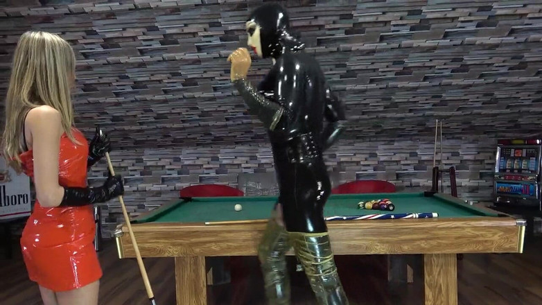 NM fetish femdom videos by Princess Nikki Cruel: Sexy miLF riempie il suo stretto buco del culo da...