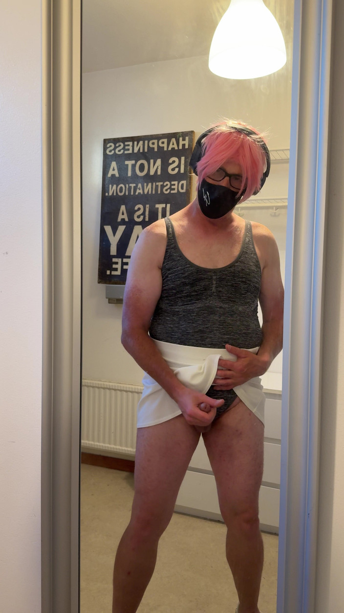 Julia Trans: 镜子，墙上的镜子