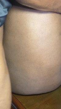 Maseuza masculină transformă masajul în futai dur - clientul este umplut cu spermă pe masă