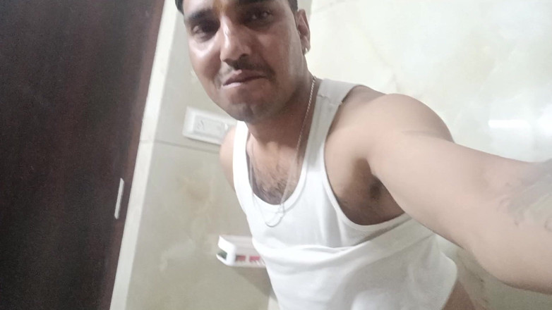 Rajasthani-old-lover: Un desi indien fait un show de masterbation avec son...