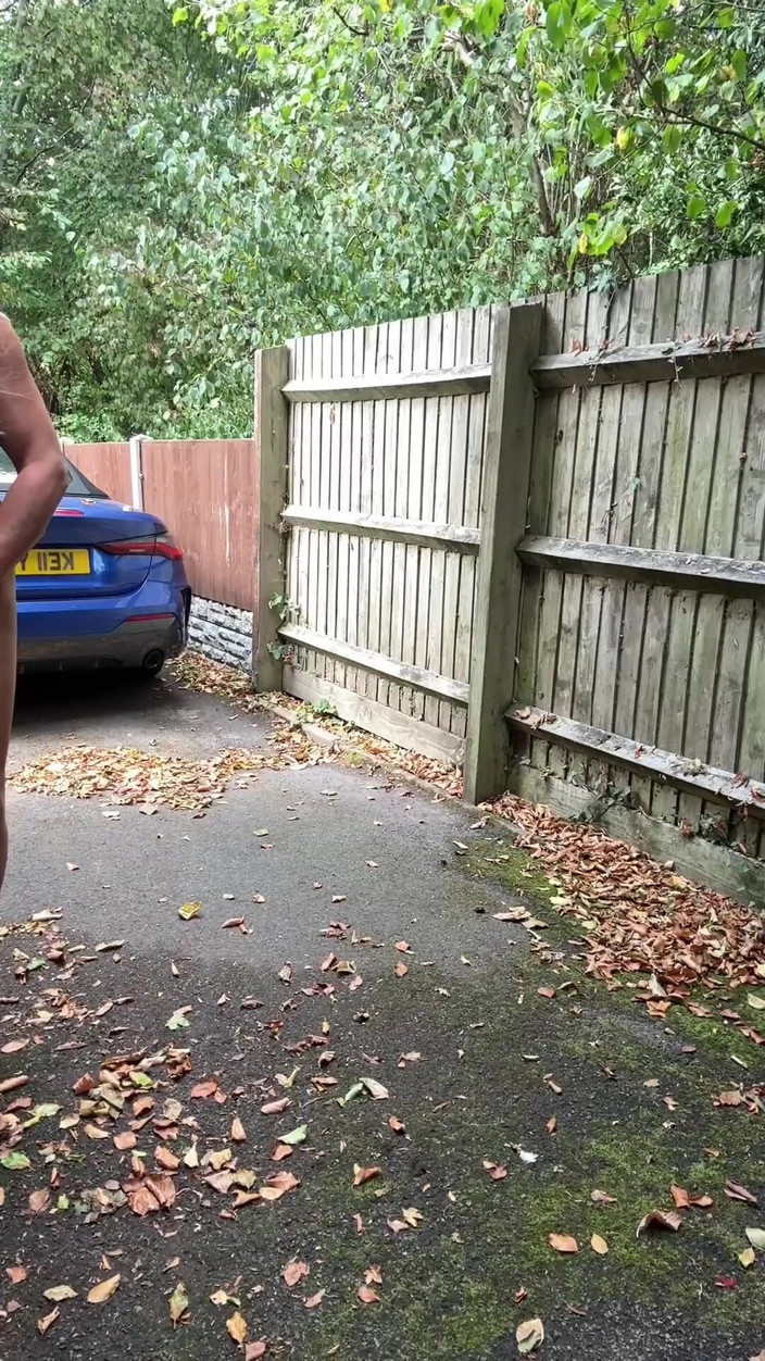 Kellycd2022: Crossdresser sexy Kellycd2022 în costum de baie de aur și tocuri de...