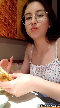 Kenikmatan makan sepuasnya