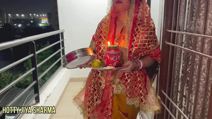 Hotty Jiya Sharmaa: 2023 Karva Chauth: Manžel daruje tlustý penis desi manželce (pár Sex)