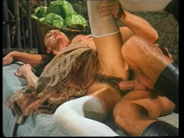 Xtime Network: La miLF pelosa vintage si sta divertendo a fare sesso
