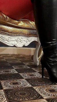 Dominatrix Luciana Zerstampf, Zermatscht, Zertreten parte 1