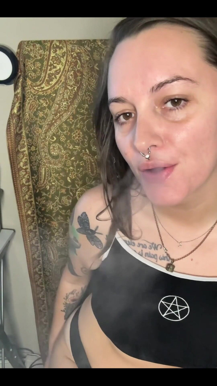 Chery Trees: Achselhöhlenanbetung und rauchendes necken mit Chery trees