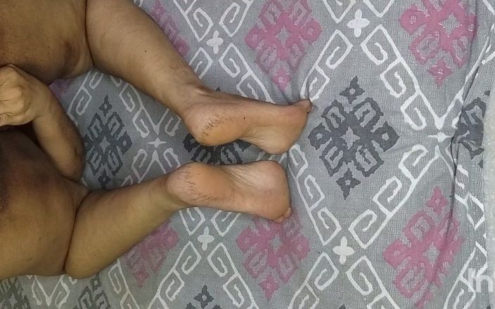 zarahkhan: Bhabhi xoa bóp bằng dầu nóng bỏng