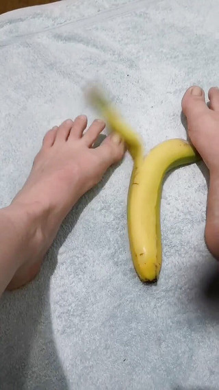 Erotic college: Můj spolubydlící rád jí banány po videu