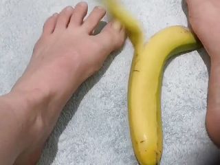Erotic college: 내 룸메이트는 비디오 후 바나나를 먹는 걸 좋아해