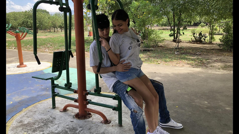 ValentinaHot10: Tag 2 - zum ersten mal ein Bett teilen. Stiefbruder träumt vom...