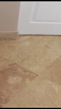 Geile Brünette Lutscht Schwanz Im Badezimmer Und Bekommt Gesichtsbesamung