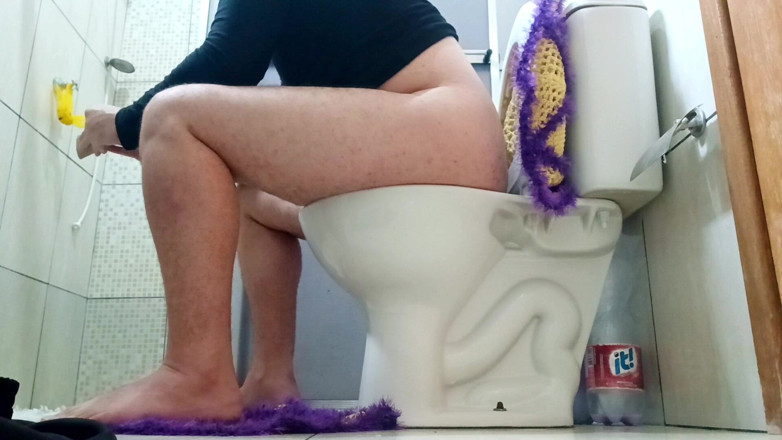 amateurbrazilian: Look at the Thickness of This Gay Hottie's Leg