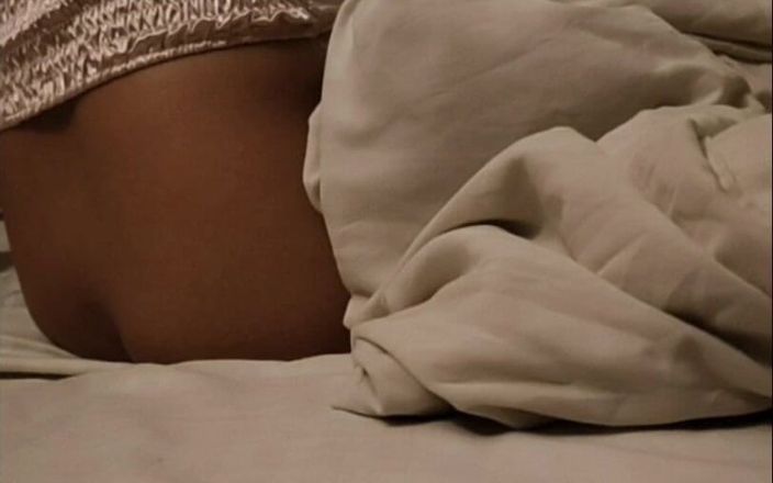 Trisha Hotness: Sie macht kondom auf, gibt blowjob und reitet auf den...