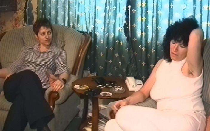 Kims amateurs: 아마추어 앨리슨이 김씨와 첫 레즈 만남을 가졌어