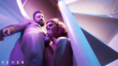 Fever Films: Junges paar fickt auf der feuerflucht auf der treppe