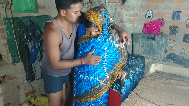 Raju Raju: Un beau-fils déshabille et baise sa jeune belle-mère