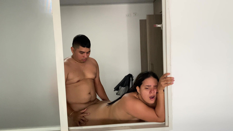 Marasex: Aku menyetubuhi pelacur saudara tiriku di jendela saat orang tuaku...