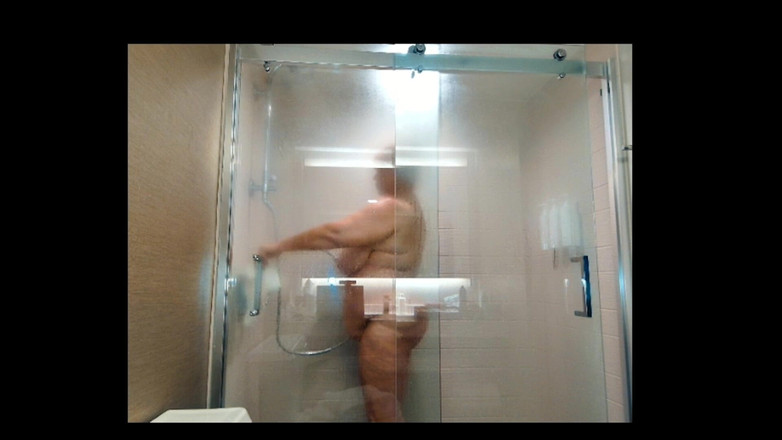 Samantha 38G: Grandona Sam38g tomando banho