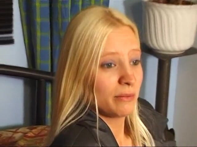 German Classic Porn videos: Ines, rubia alemana, recogida al aire libre