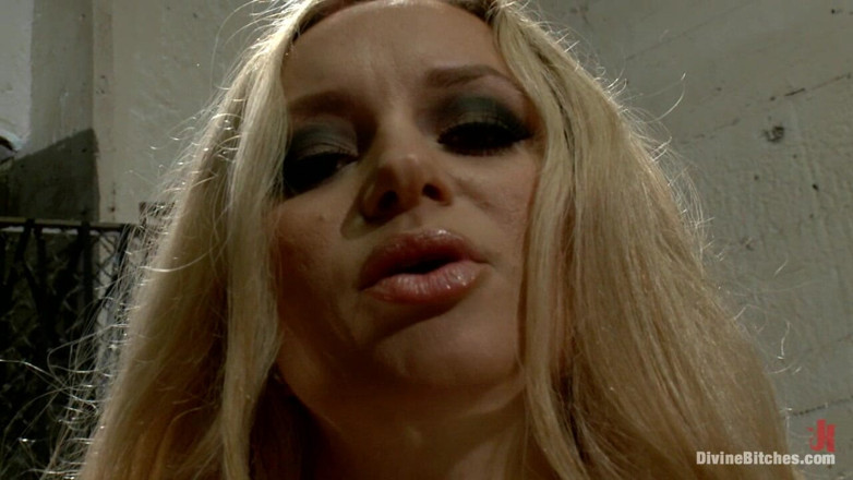 Divine Bitches by Kink: Aiden Starr'ın göğüs ibadeti bakış açısı bonusu!