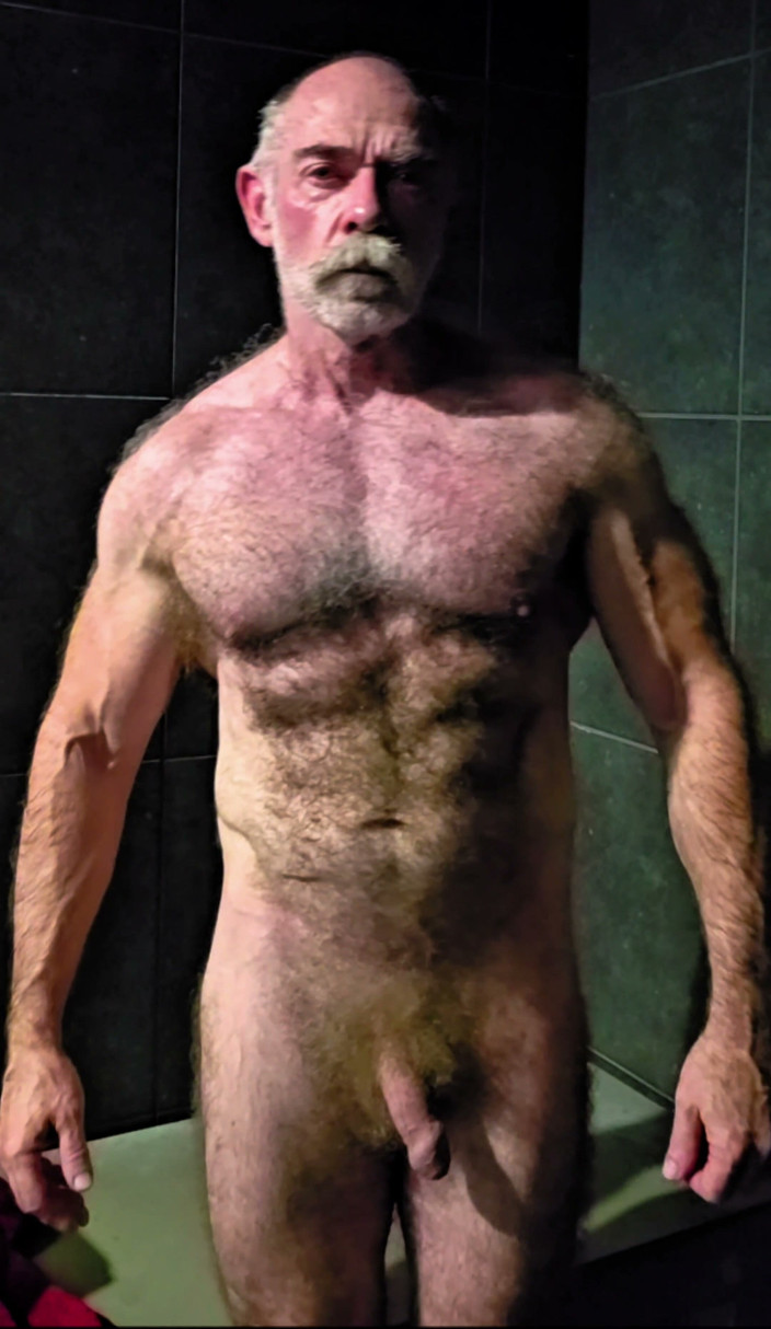JackvanDean: Hairy Dilf Showing Physique