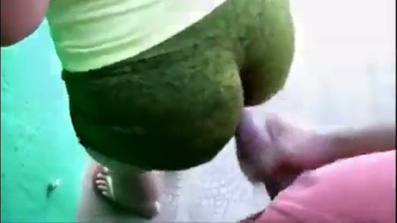 My sexy MILFS: 揉着火辣的屁股