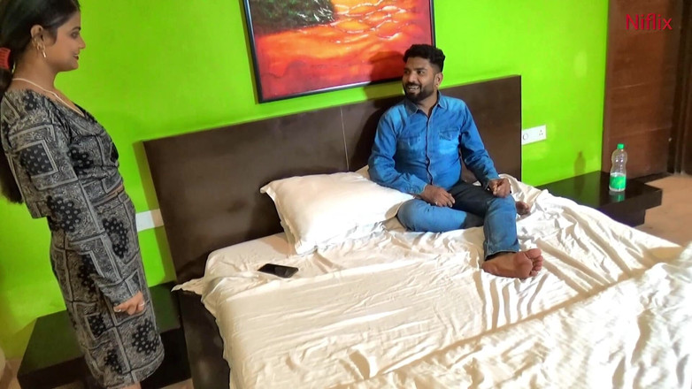 Anjalisingh_sexy: सौतेले भाई ने सौतेली बहन को होटल के कमरे में बुलाया और उसे चोदा।