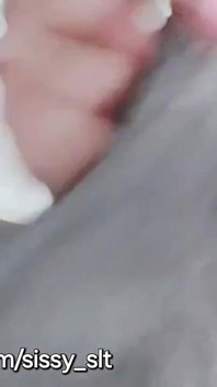 Stříkání na mikro penis při bezvládné masturbaci