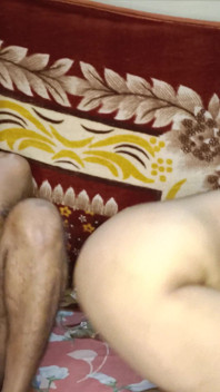 Indiancă Desi Bhabhi Se Fute Cu Un Vibrator Dublu Și Cu soțul Său Încornorat