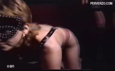Slave Seks: Masked woman getting dominated