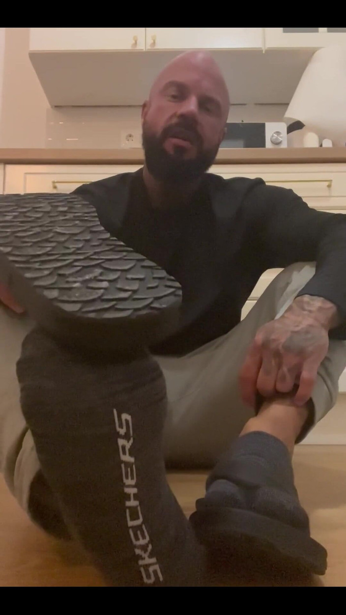 Jasons feet: Aku bikin kamu mencium bau jepitan flipku