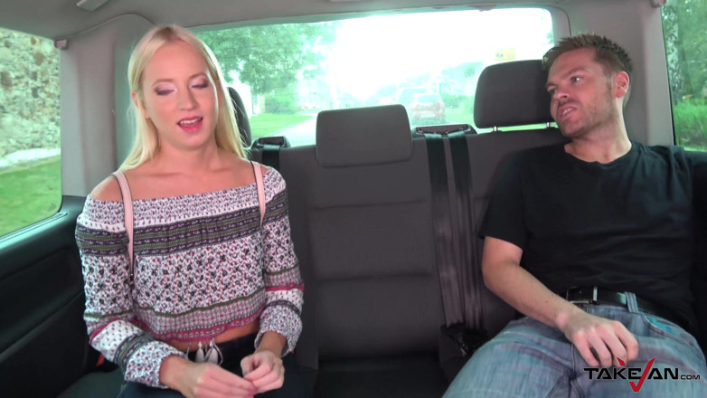 Take Van: La ragazza con le scarpe perse trova il nostro furgone...