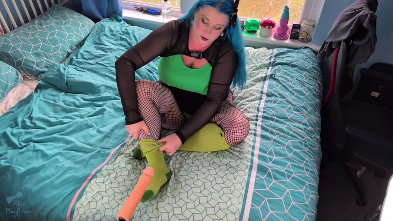 Alice_Mayflower_Scottish: Voetspel en op zijn hondjes met de neukmachine - solo-meisje