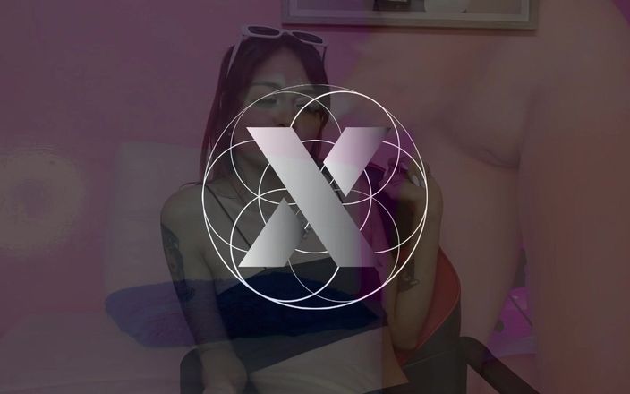 X Live Community: Cewek sange ini lagi asik telan sperma pria ini