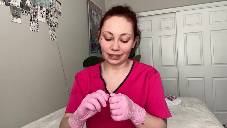 Lenna Lux: 看護師が直腸検査をする