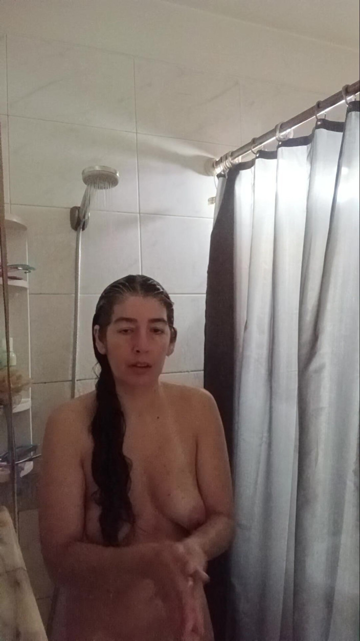 Anita2008: MILF bierze prysznic
