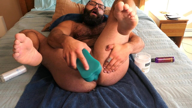 TripleXTransMan: 거대한 딜도를 가지고 노는 중