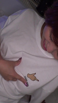Estadía de noche de chica fiestera salvaje provoca y toma el control con un final de preñada profundo