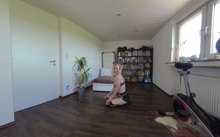 BlondeHexe VR: 猫女人肮脏的谈话