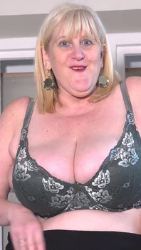 Auntjudys - Catherine Can, Ta Sexologue BBW Mature À Forte Poitrine Vous Fait Un Coaching Masturbatoire