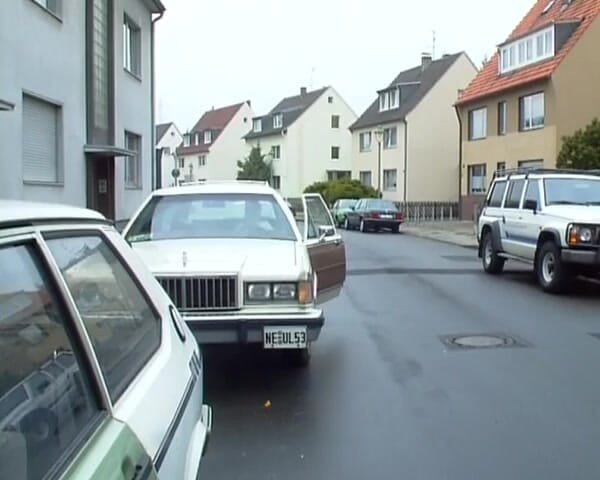 German amateur couples: Dvě ohromující německé holky sdílející naplněného ptáka na kuchyňském stole