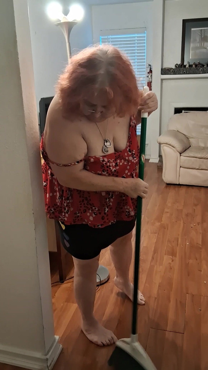 BBW nurse Vicki adventures with friends: Sweeping Big Beauty Nurse Vicki Decides to Weigh Herself