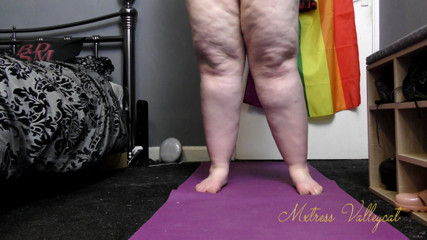 Mxtress Valleycat: Mxtress tiny yoga
