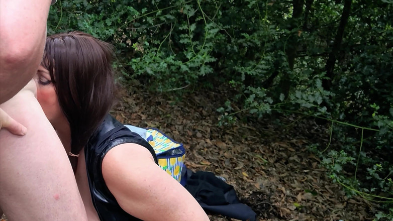 ithastopeefun: Riskante Pisse, Dildo, Gesichtsbesamung, Kehlenfick Im Wald
